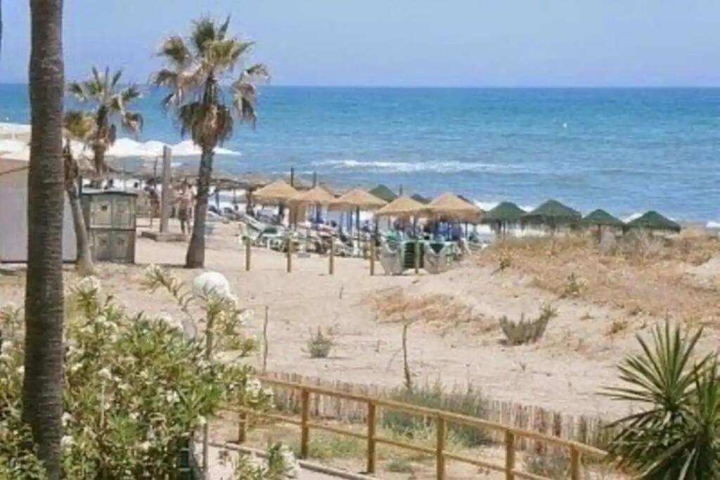 Beachfront Apartment - Sea Views - Marbella Esterno foto