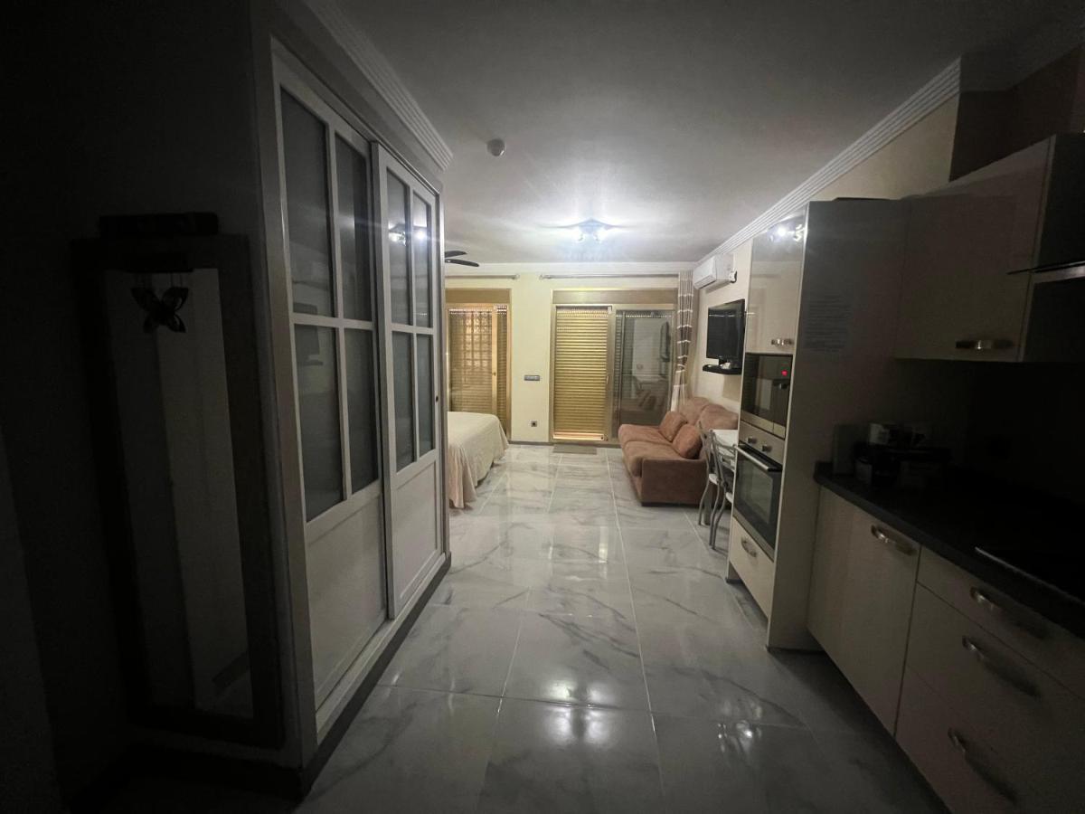 Beachfront Apartment - Sea Views - Marbella Esterno foto