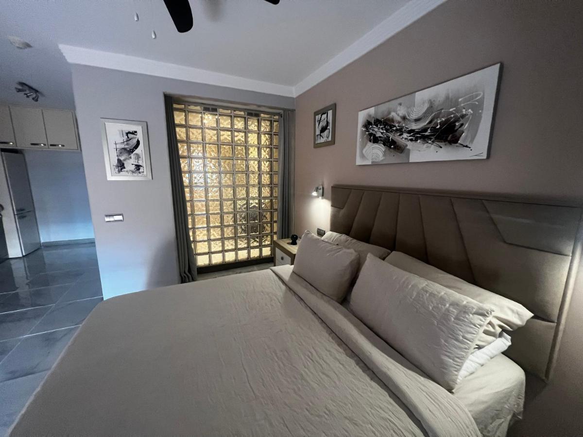 Beachfront Apartment - Sea Views - Marbella Esterno foto