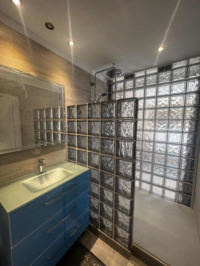 Beachfront Apartment - Sea Views - Marbella Esterno foto
