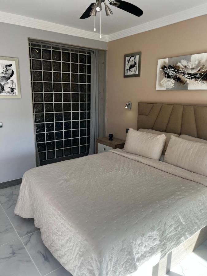 Beachfront Apartment - Sea Views - Marbella Esterno foto