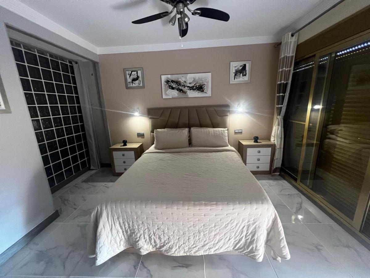 Beachfront Apartment - Sea Views - Marbella Esterno foto